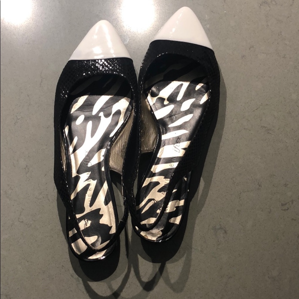 Women’s Anne Kline iflex slingbacks.